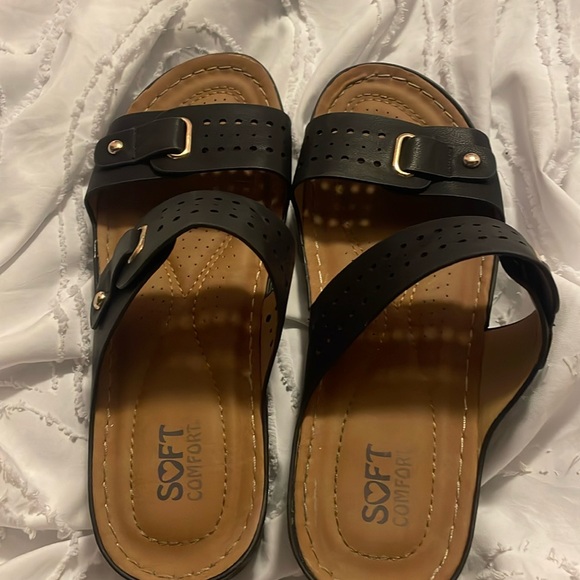 Size 7 women’s sandals never worn - Picture 1 of 2